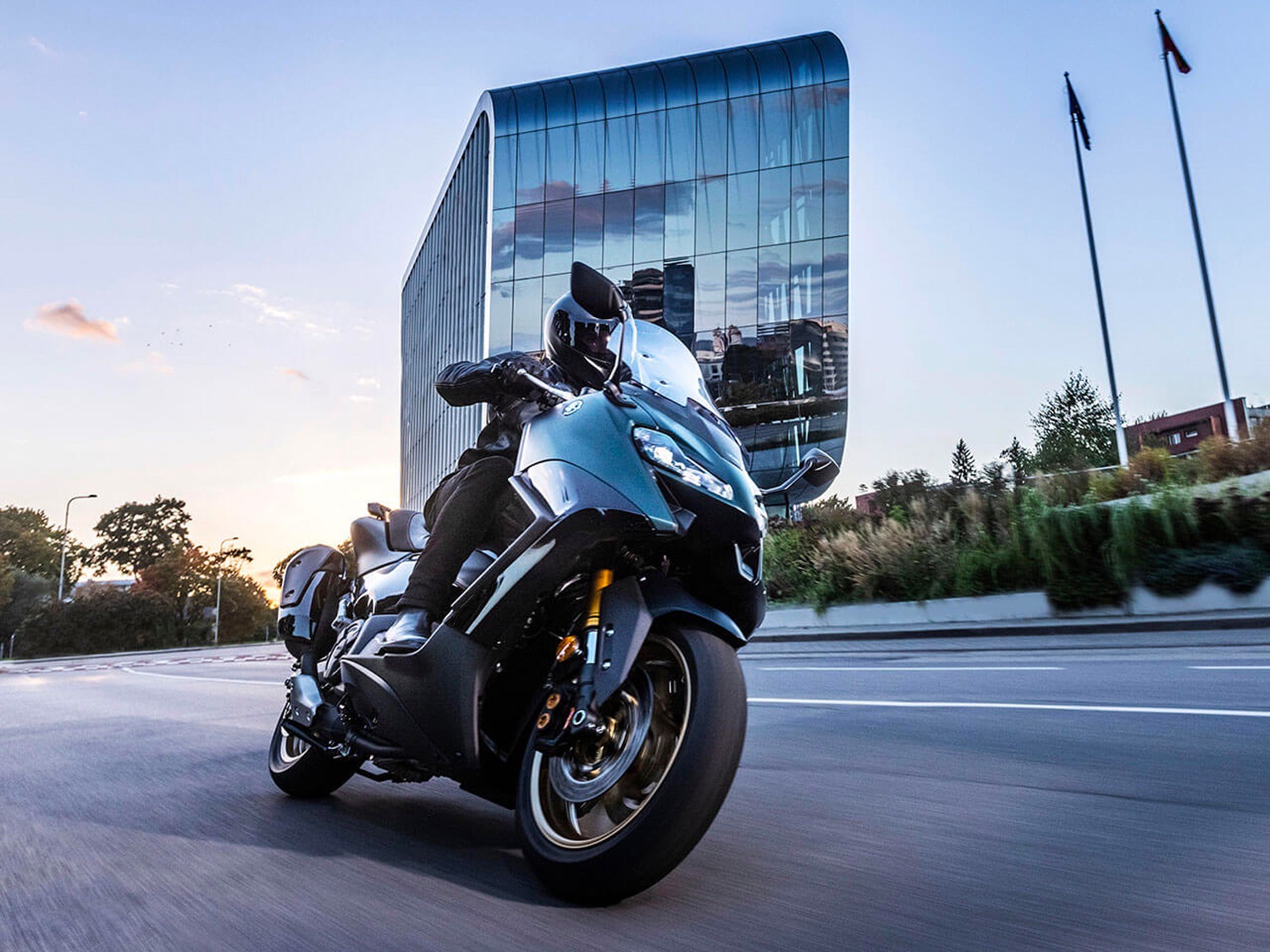 Yamaha TMax 560 scooter revealed, even costlier than a Harley-Davidson Iron  883