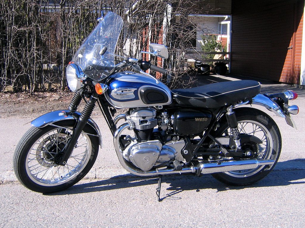 A side view of the Kawasaki W650, from the early Y2K days
