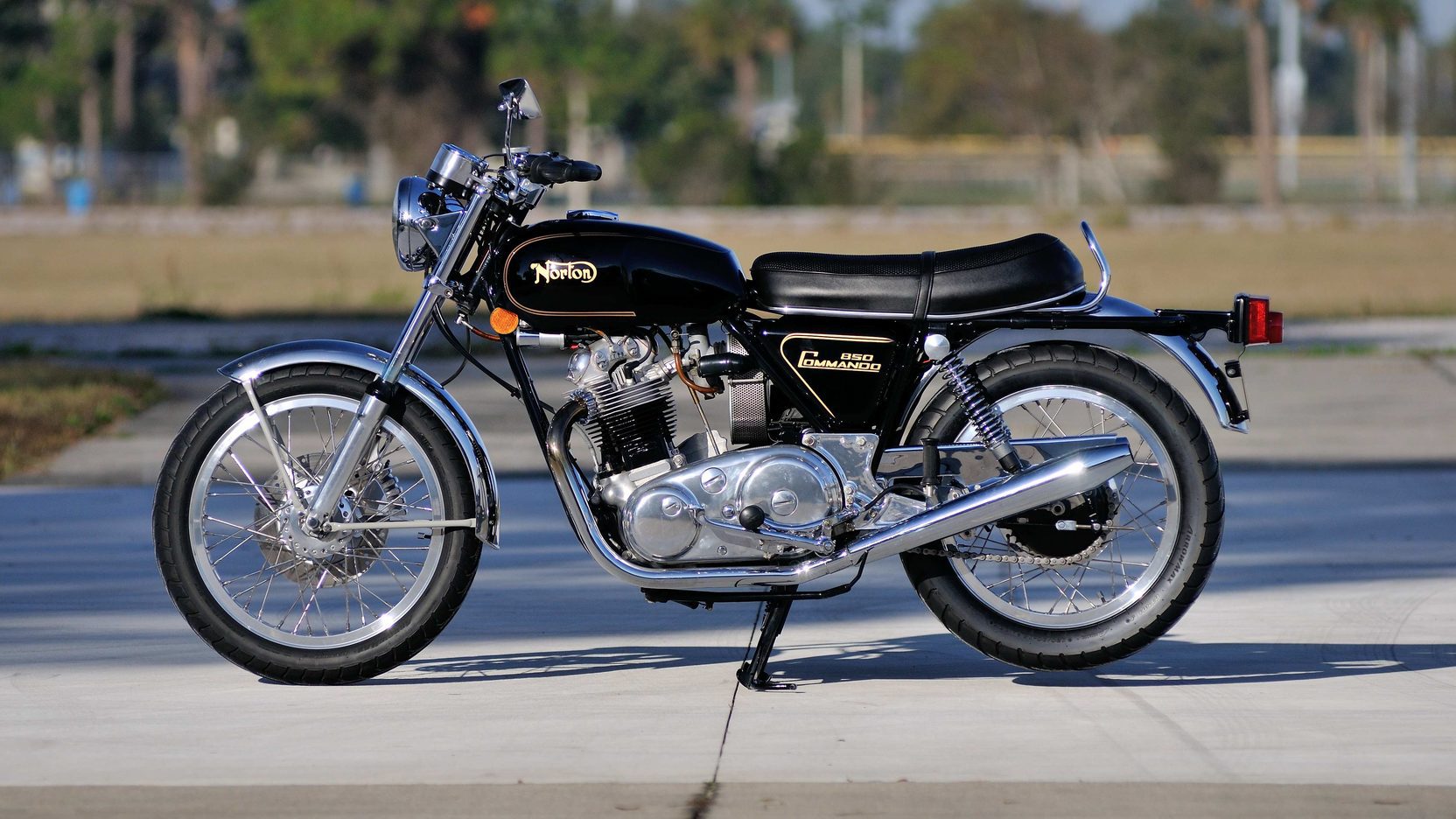 1973 Norton Commando 850 Side View