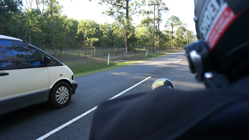 How to overtake traffic lane filtering