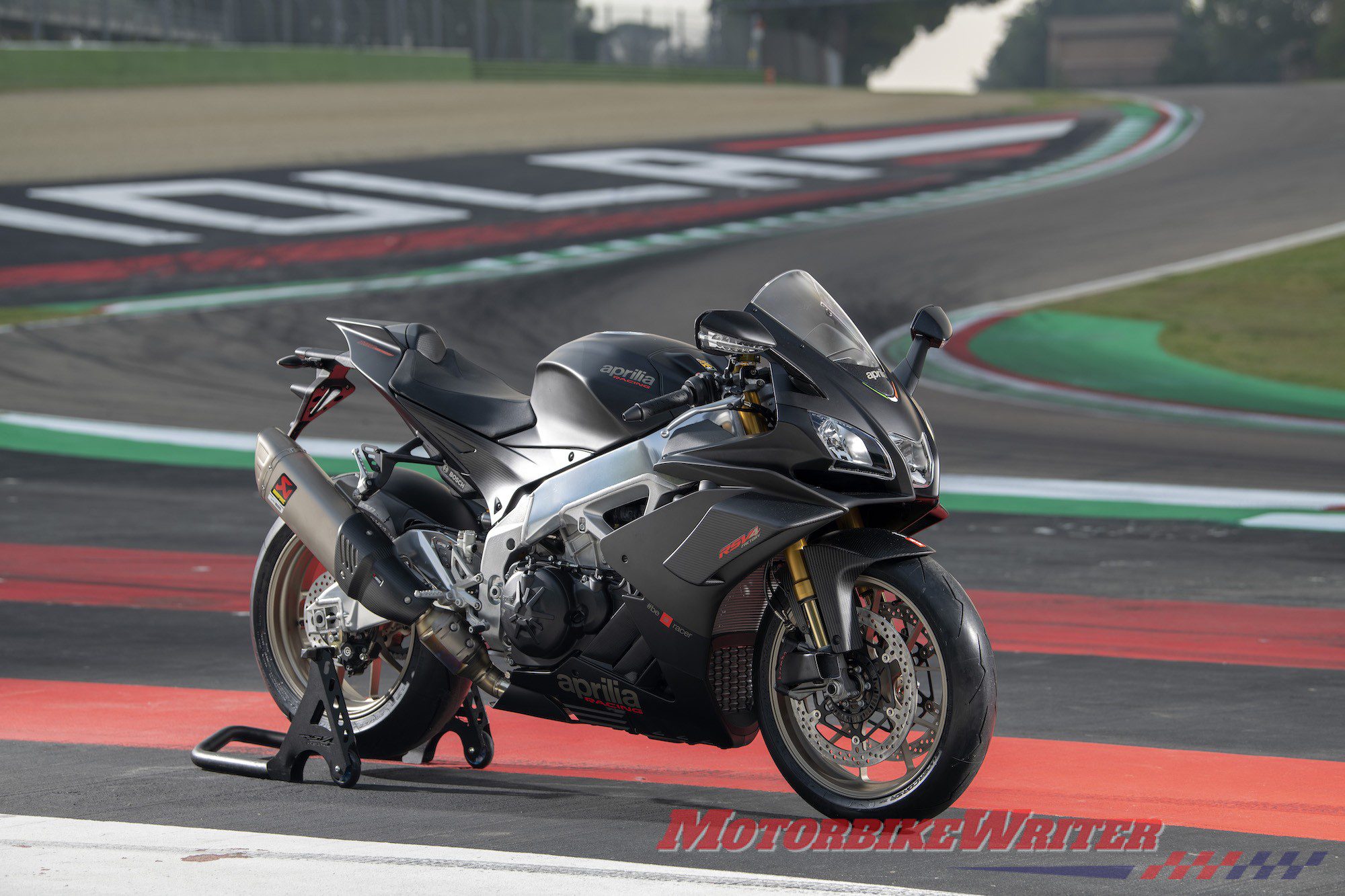 Aprilia RSV4 1100 Factory slims