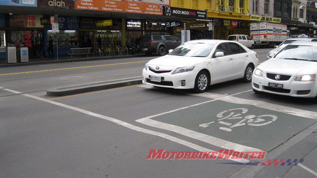 Forward motorcycle stop lines for lane filtering riders boxes