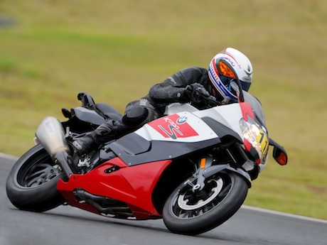 Motorcycle tyres break in 