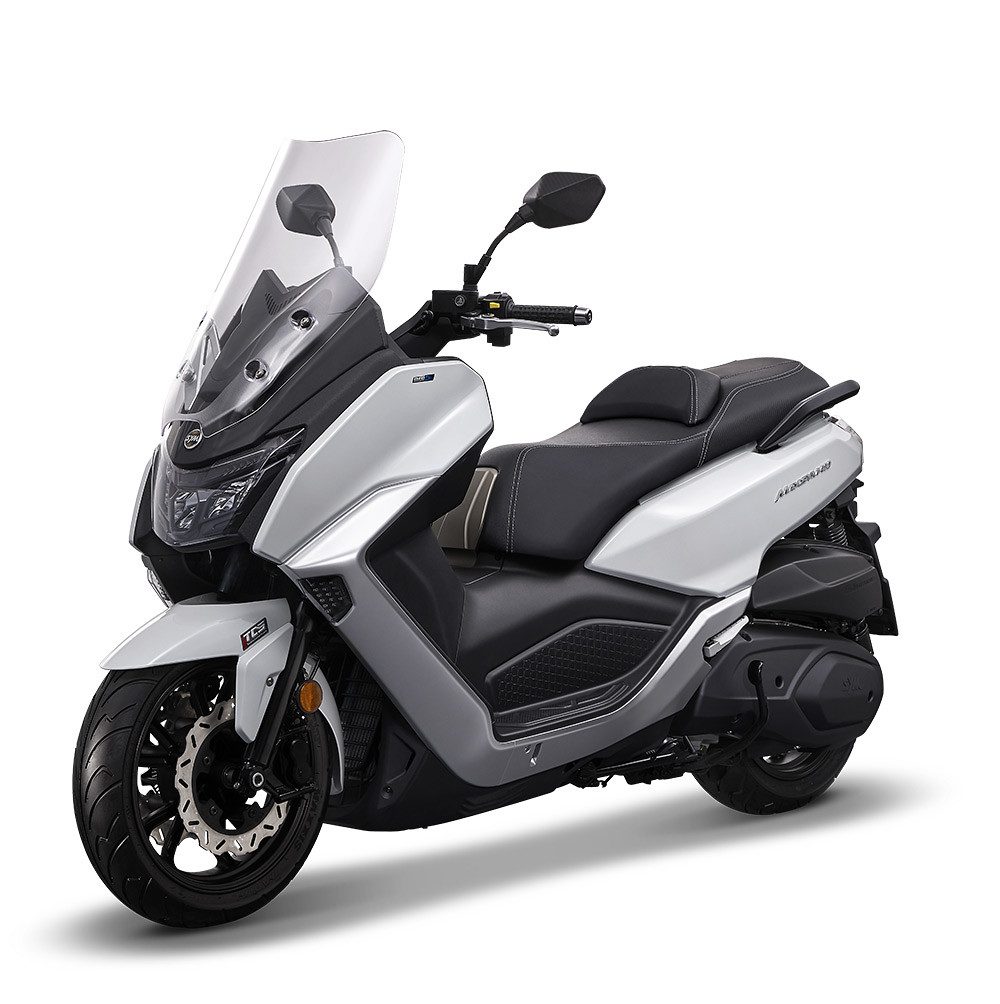 A side view of the SYM MAXSYM 400, unveiled at the 2019 EICMA and one of the newer machines on the SYM Showroom floor
