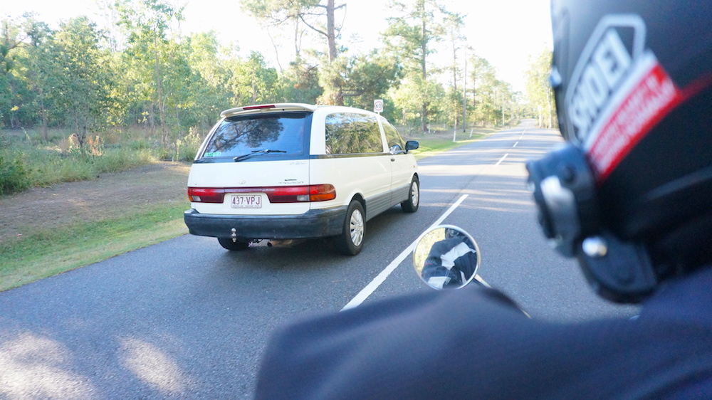 How to overtake traffic lane filtering