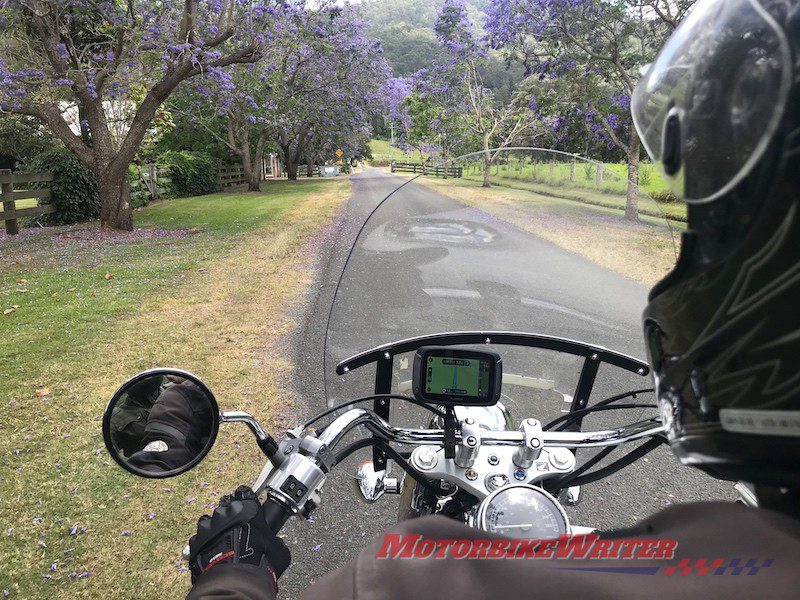 Map expert reviews TomTom Rider 550 route names