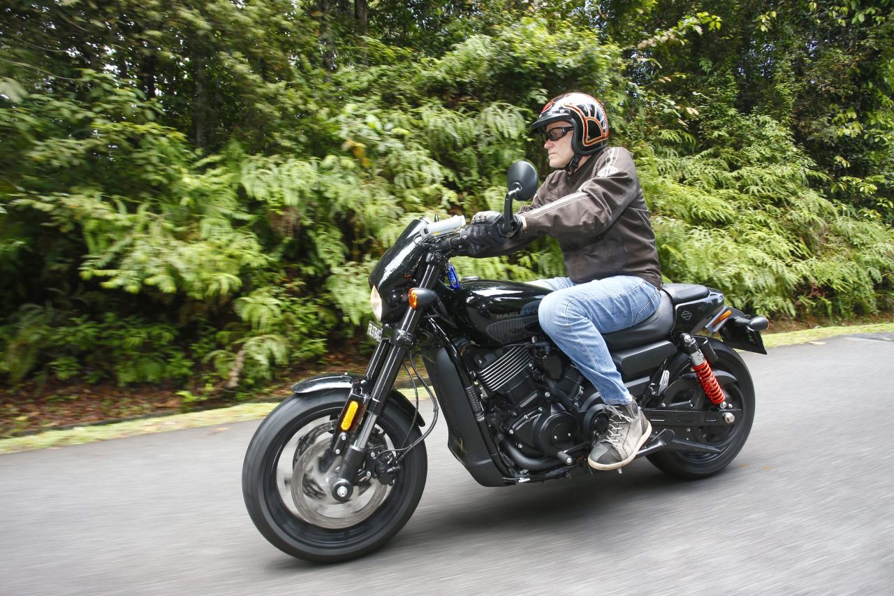 Harley-Davidson Street Rod dark custom