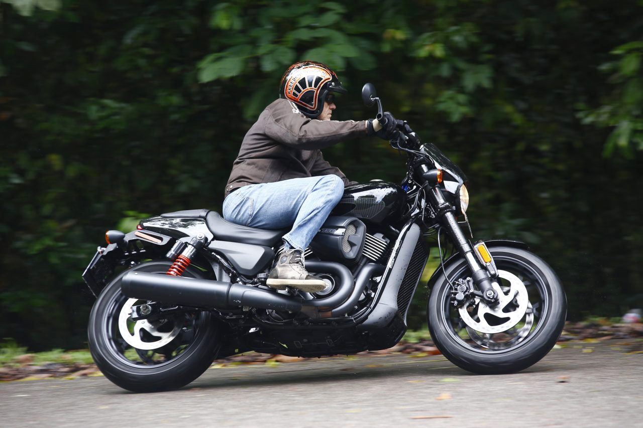 Harley-Davidson Street Rod - GT750 dark custom spending