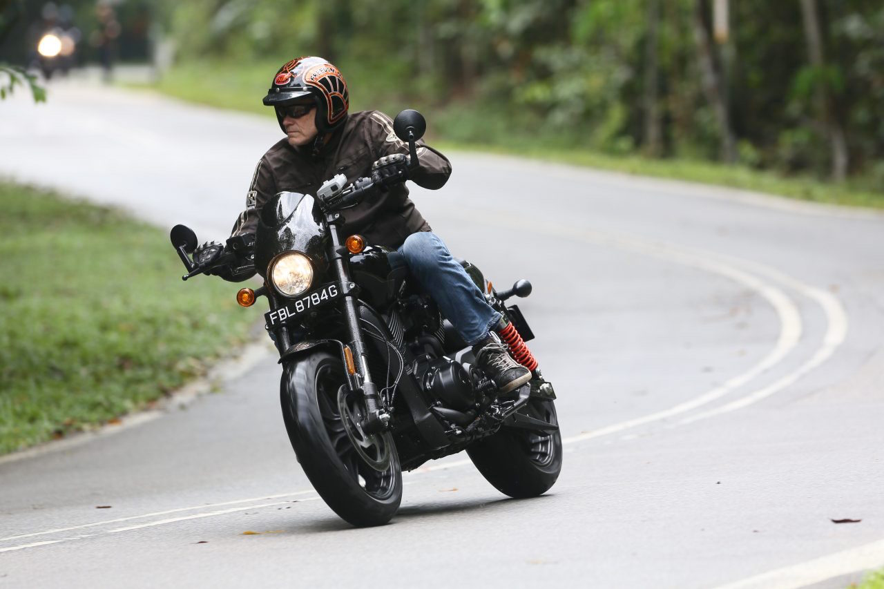 Harley-Davidson Street Rod Dark Custom bob