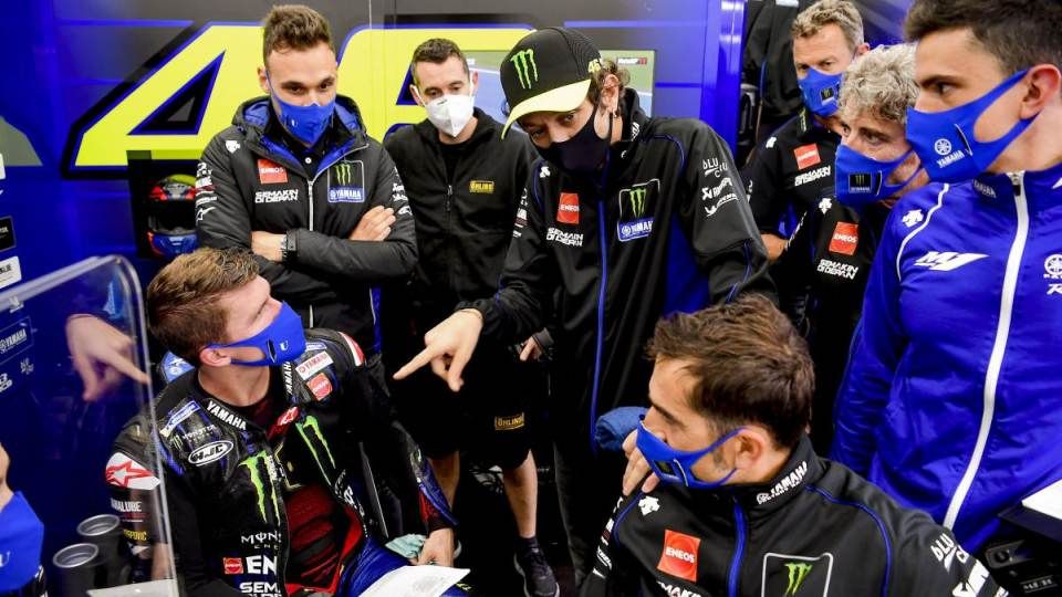 Garrett Gerloff talks with Yamaha Team At Assen