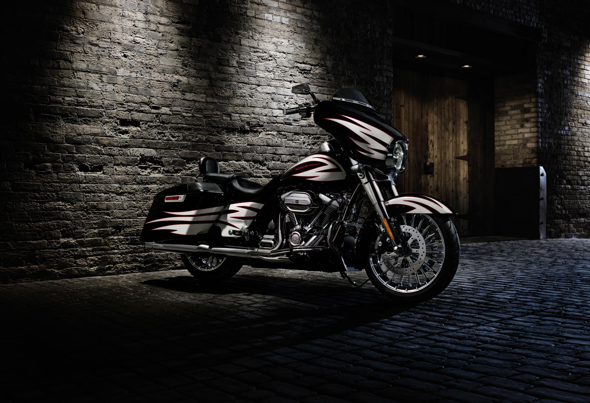 Harley Davidson Street Glide Wallpapers