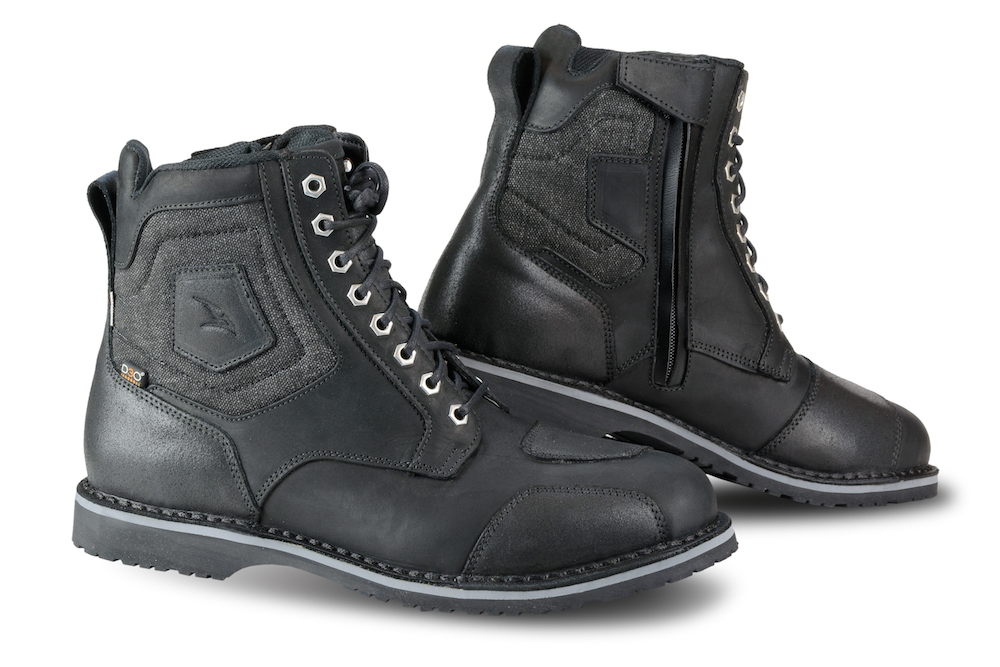 Riding with stylish Falco Ranger boots