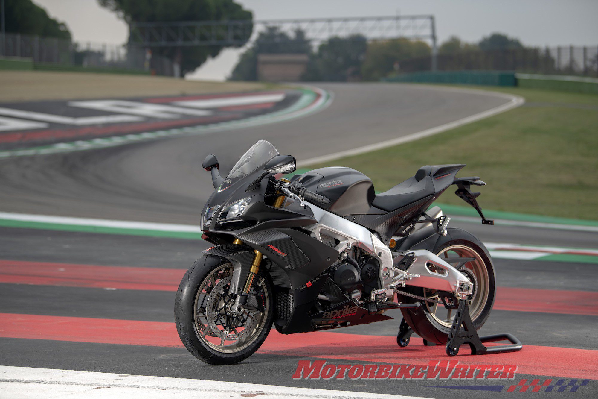 Aprilia RSV4 1100 Factory slims