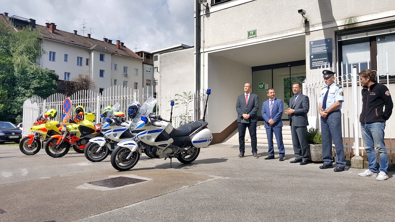 Slovenian Paramedics and police use Smart Turn System self-cancelling indicators