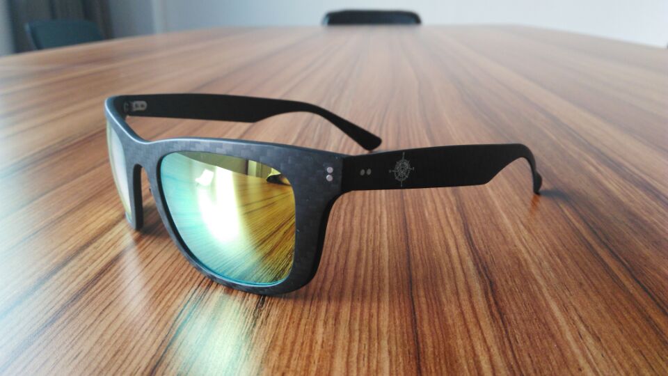 carbon-fiber-sunglasses-600-3
