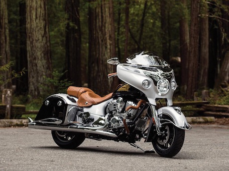 Indian Motorcycle Chieftain in star silver and thunder black - dark horse