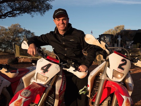 Craig Lowndes in the Simpson Desert with Daryl Beattie Bathurst 1000