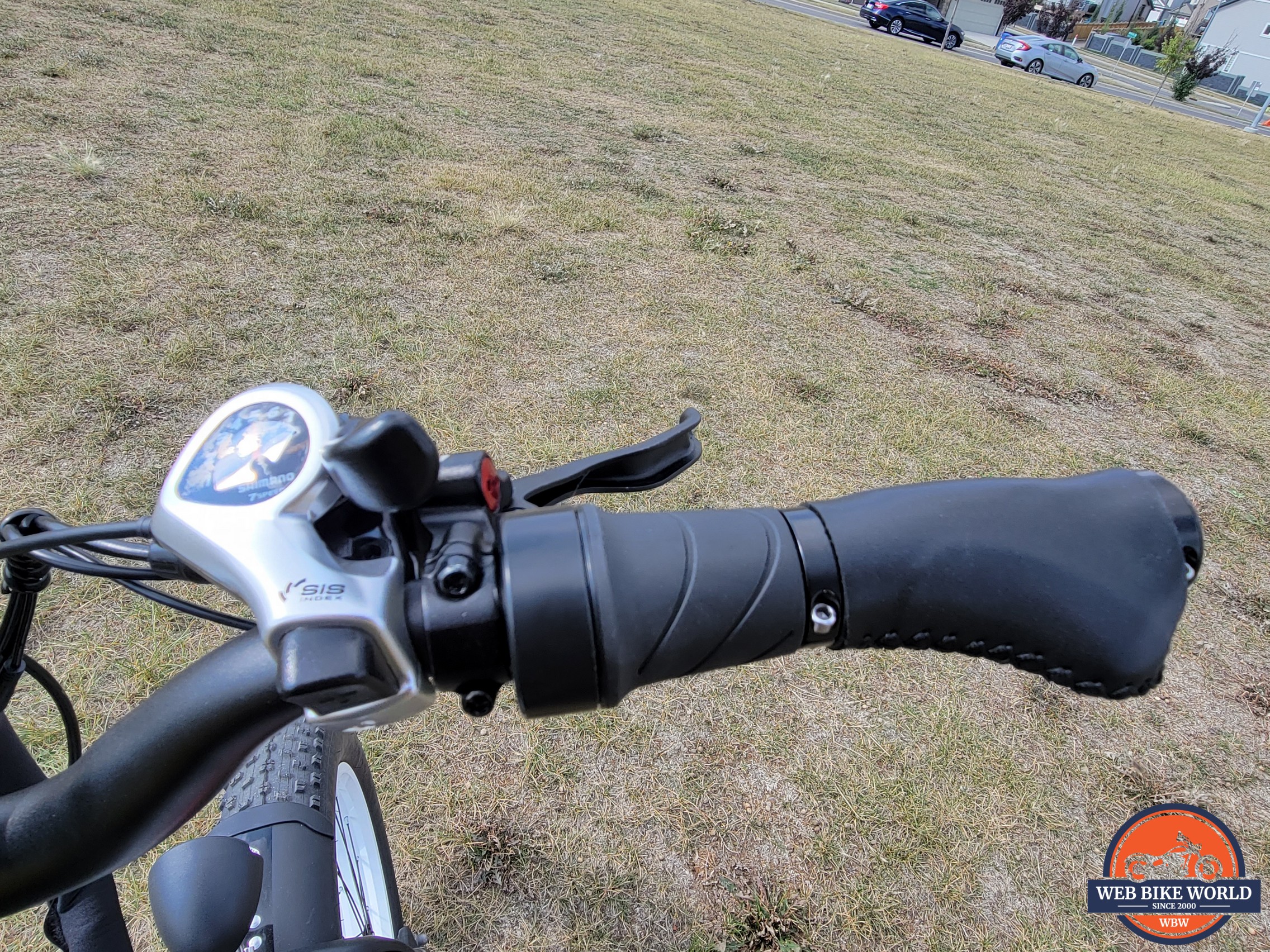 Right side of the handlebar with twist throttle