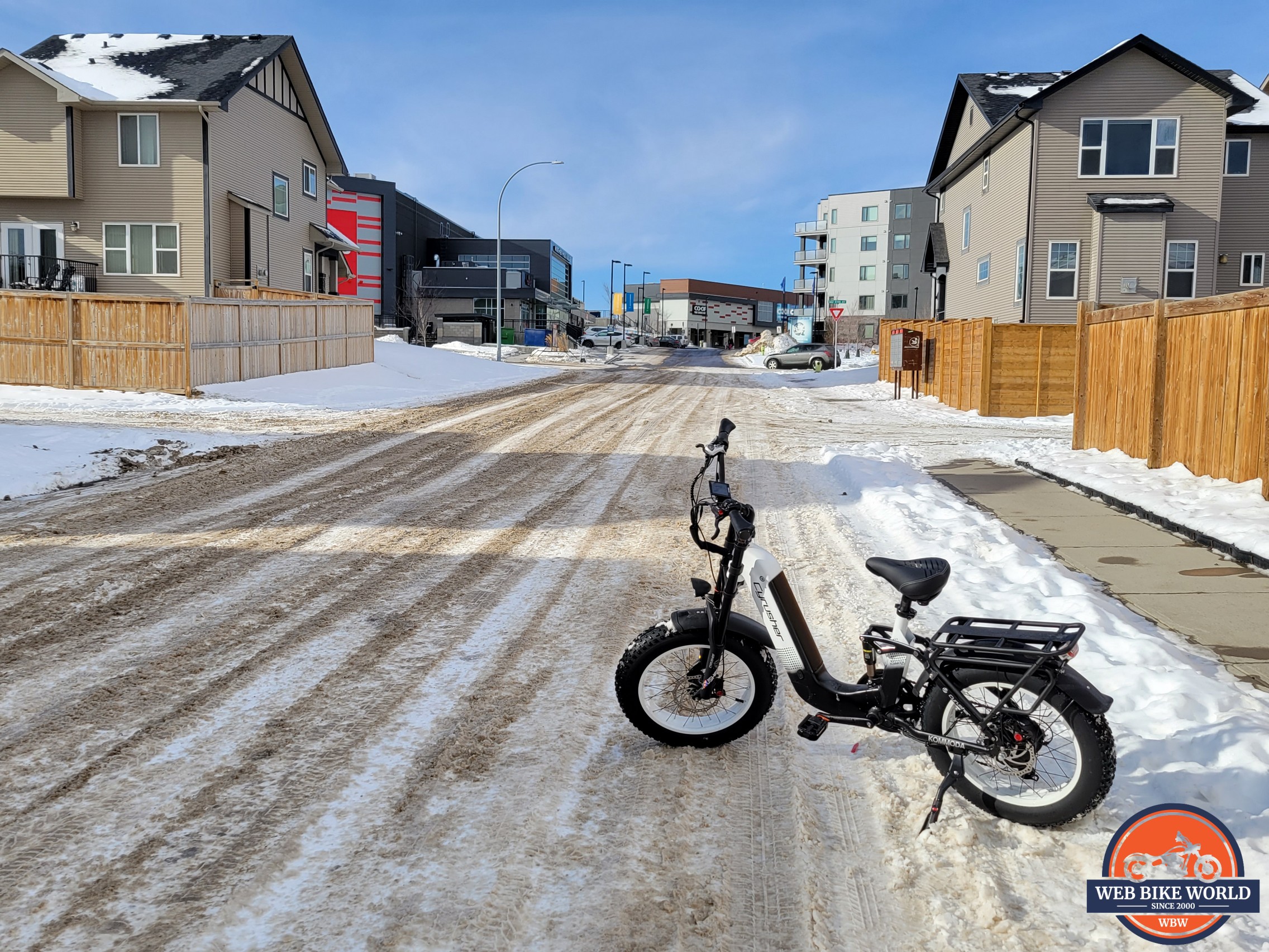 The Kommoda ebike in a neighborhood with snowy roads