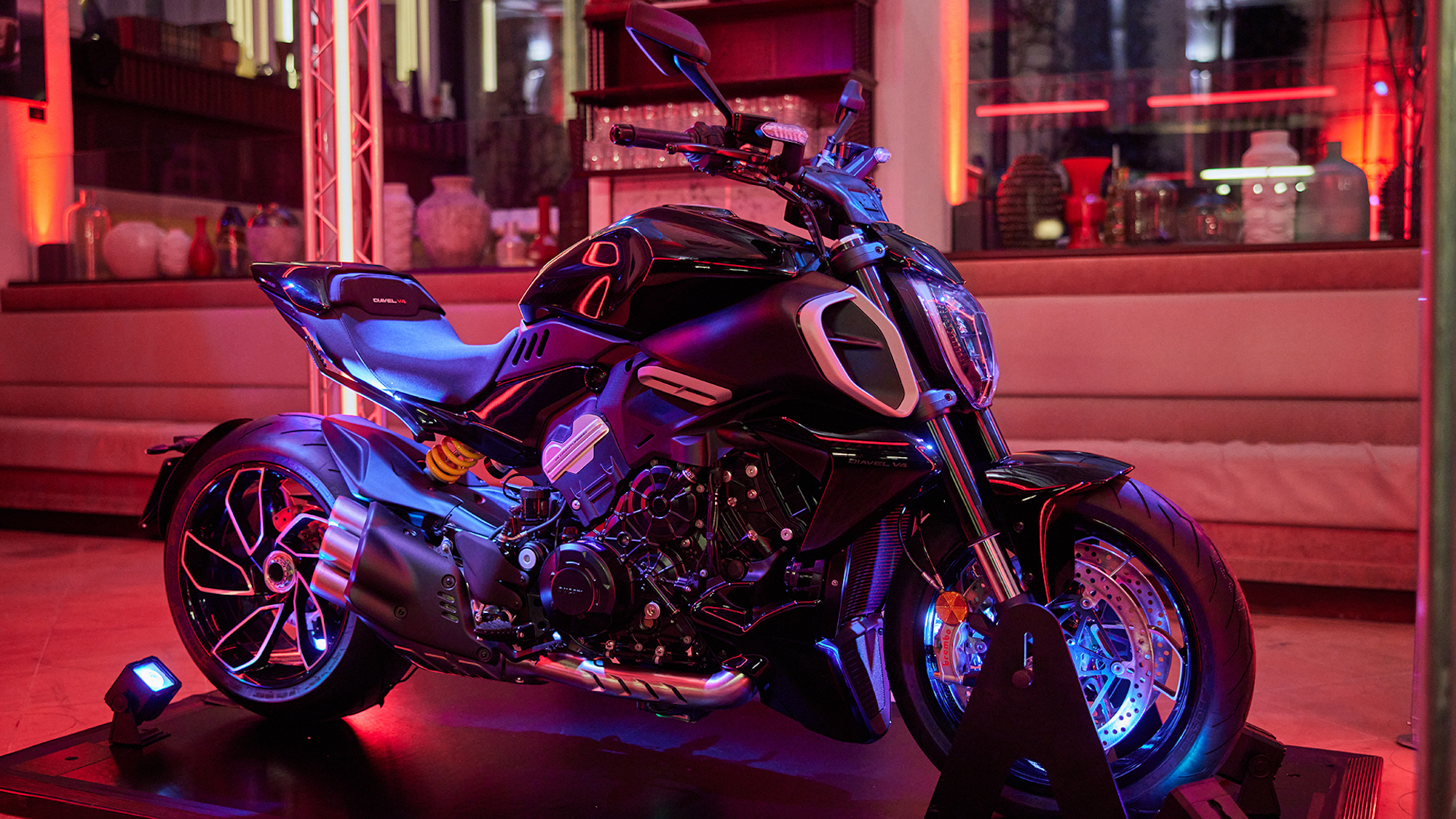 Ducati's deigns nights, during which Ducati celebrated their all-new Dial V4. Medi sourced from Ducati's press release.