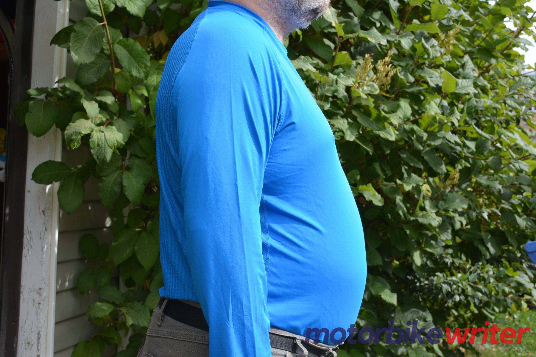 Side view of man wearing Fieldsheer Mobile Cooling Long Sleeve shirt