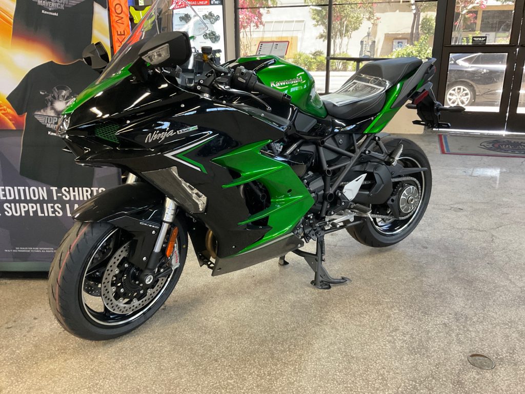 Kawasaki's 2022 Ninja H2 SX/SE. Media sourced from Fred Cummings Motorsports.