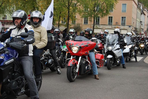 French riders protest a proposed ban on old motorcycles approved