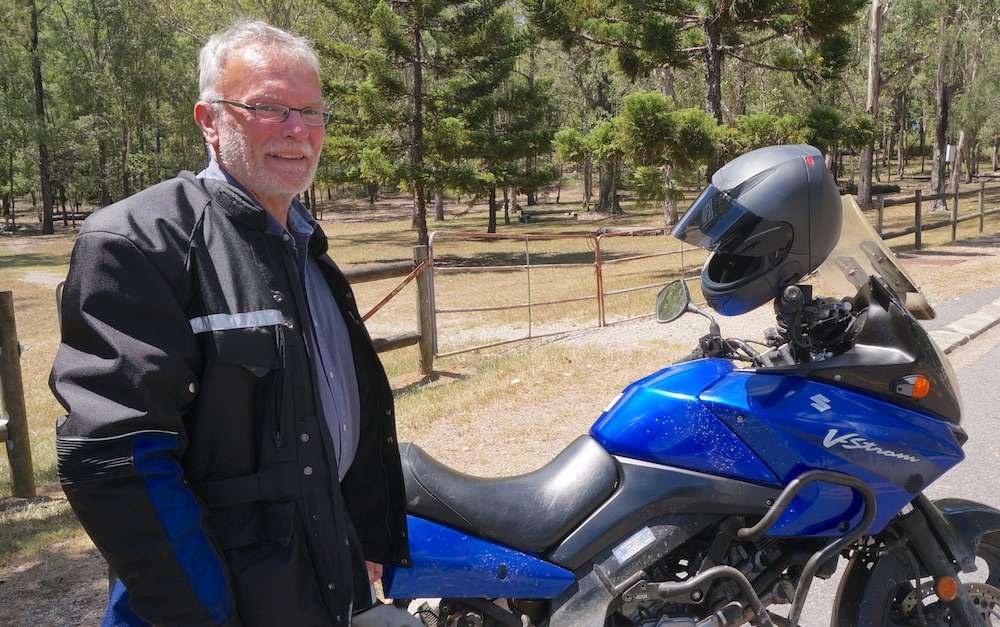 Guy Stanford - Mobile phone while riding - darrk visor helmets