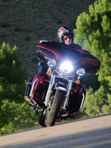 Harley Ultra Ltd with Daymaker lights test ride - cancer