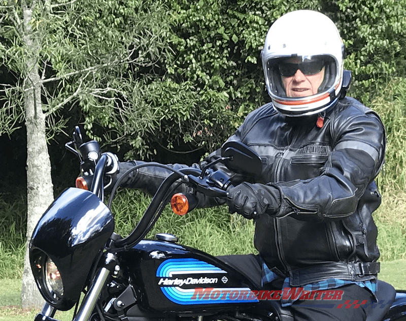 Harley-Davidson Vintage Stripe Bell Bullitt retro helmet Sportster Iron 1200