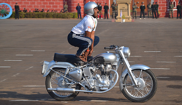 Hav Ramesh Most consecutive yoga positions on a motorcycle