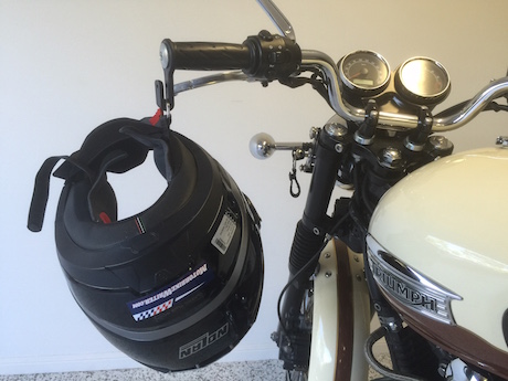 HOW TO : Safely lock your helmet on your motorcycle? 2023 