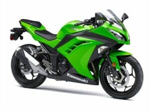 Kawasaki Ninja 300 - Honda  CBR3000R