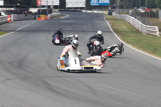 Historic racers at Lakeside circuit