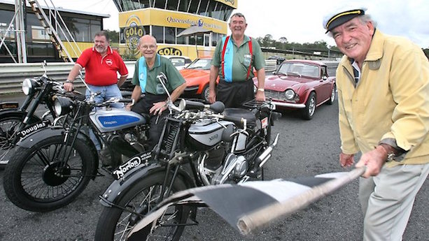 Historic racers at Lakeside circuit