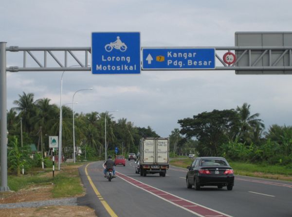UN suggests separate motorcycle lanes