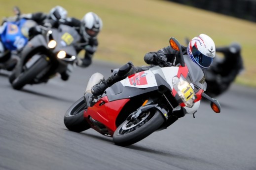 California Superbike School BMW K 1200 S track day - simple