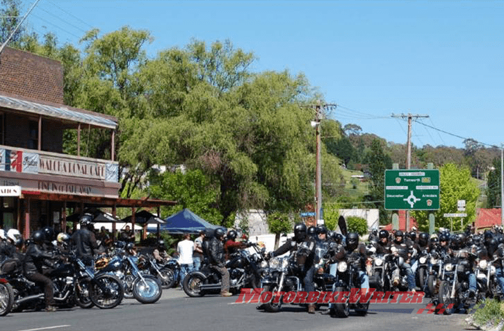 Protestors line up at Walcha Royal Cafe businesses on the Oxley Highway