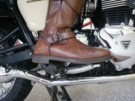 boots Footpegs pain - throttle wrist handlebars