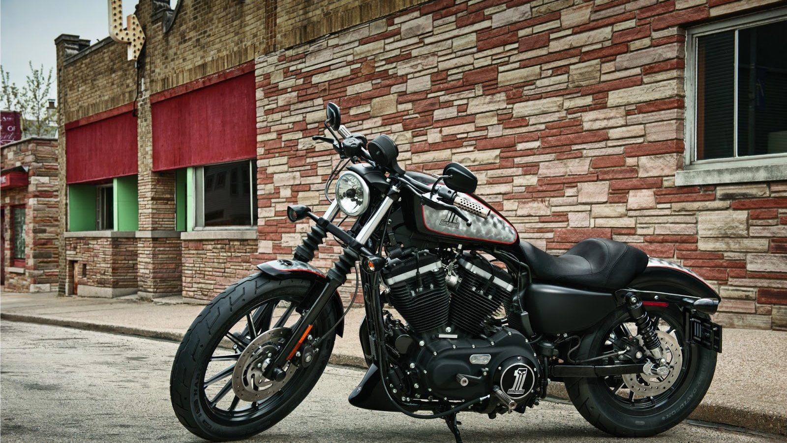 Harley Davidson Iron 883 Wallpapers