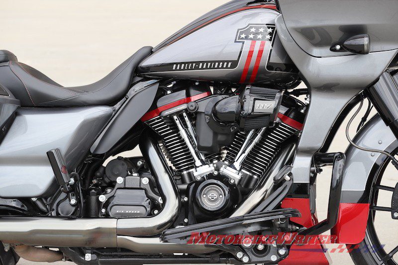 Harley-Davidson CVO Street Glide Limited Road Glide Boom Box rain wet infotainment audio techno