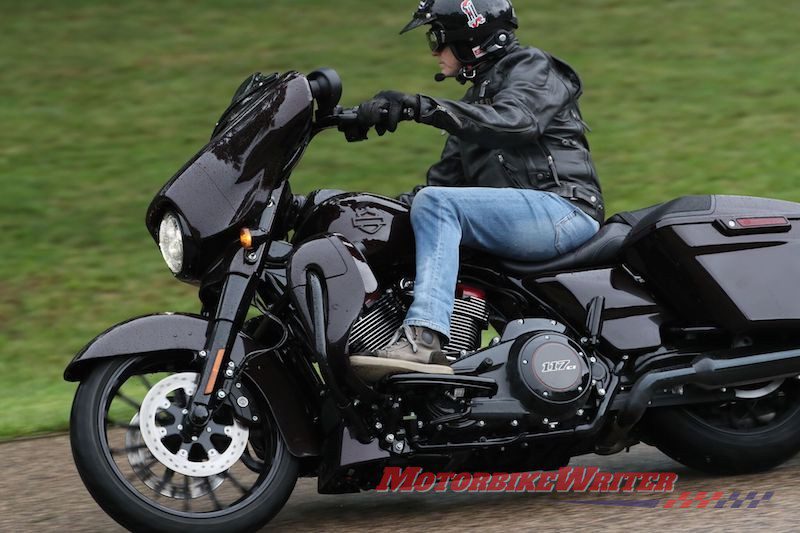 Harley-Davidson CVO Street Glide Limited Road Glide Boom Box rain wet infotainment audio techno