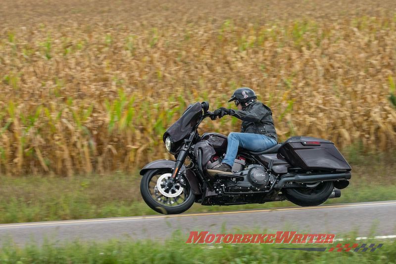 Harley-Davidson CVO Street Glide Limited Road Glide Boom Box rain wet infotainment audio techno