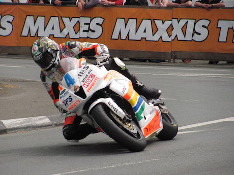 Ian Hutchison in the Supersort_race at the Isle of man TT