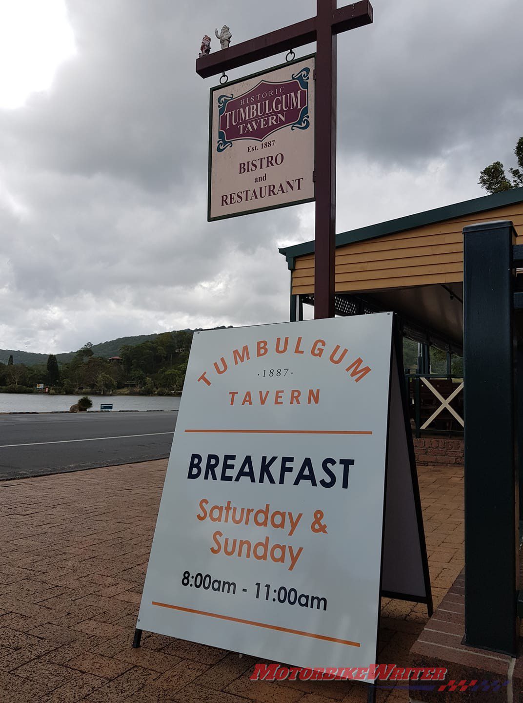 Tumbulgum pub