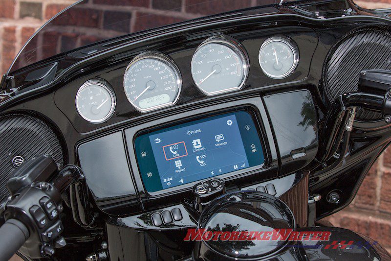 Harley-Davidson CVO Street Glide Limited Road Glide Boom Box rain wet infotainment audio techno