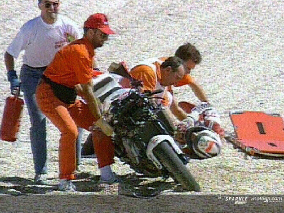 Moments after Wayne Rainey's career engine crash