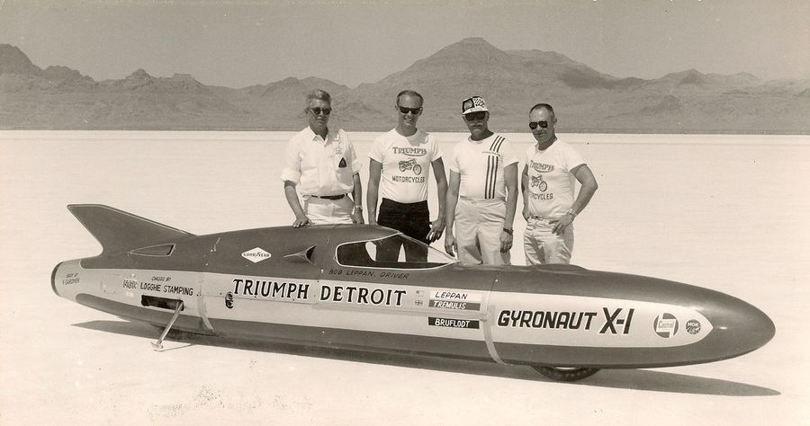 Triumph Gyronaut X-1 motorcycle and her team at Bonneville in the 1950s