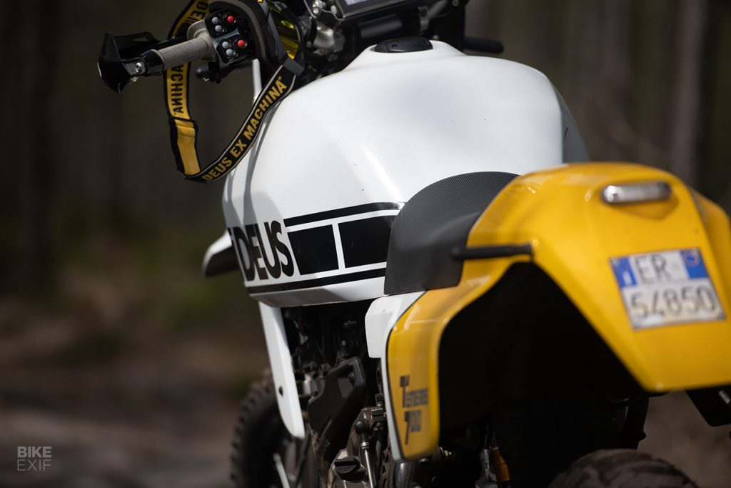 a view of the tank and saddle of the custom Yamaha Ténéré 700, created by Deus Italia