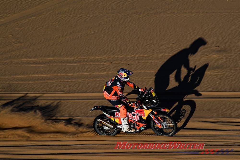 Toby Price fighting in Dakar Rally